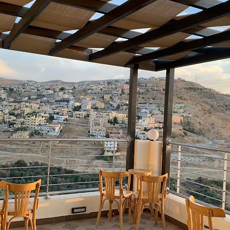 Shaqilath Hotel Wadi Musa Esterno foto
