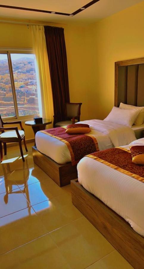 Shaqilath Hotel Wadi Musa Esterno foto