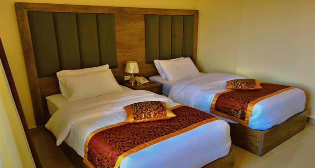 Shaqilath Hotel Wadi Musa Esterno foto