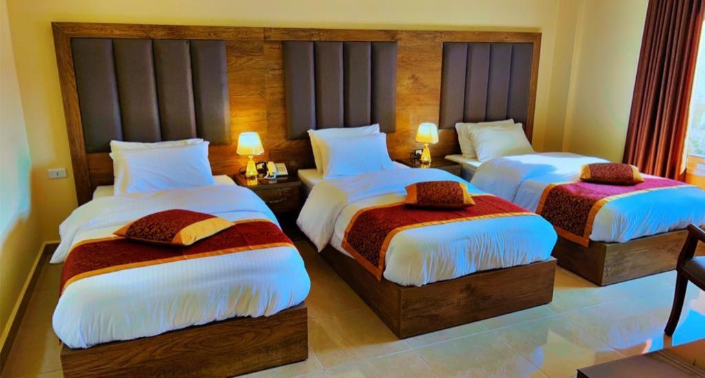 Shaqilath Hotel Wadi Musa Esterno foto