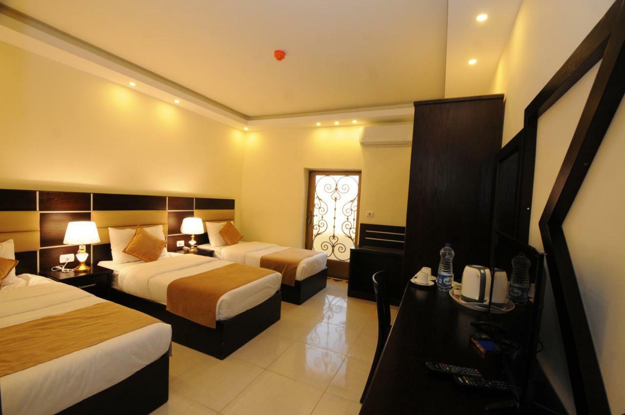 Shaqilath Hotel Wadi Musa Esterno foto