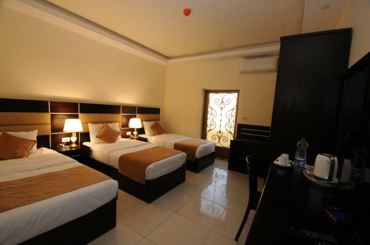 Shaqilath Hotel Wadi Musa Esterno foto